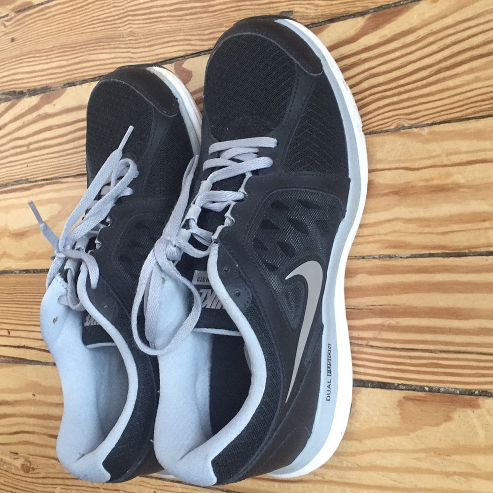 Nike Dual Fusion ST3 sneakers women’s 10 M